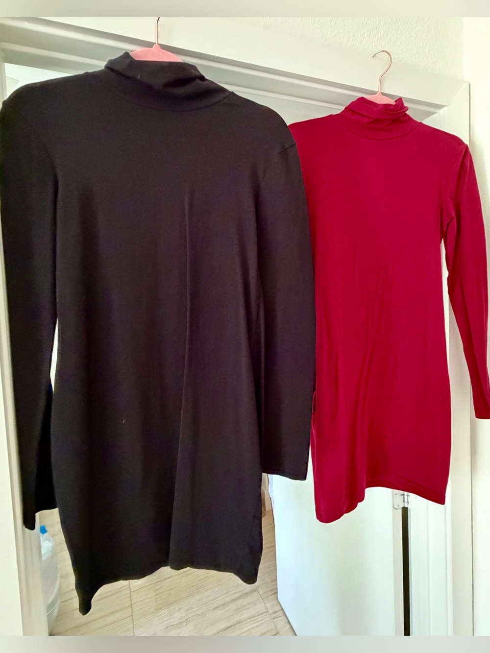 Boohoo - Women’s Long Sleeve Turtleneck Sweater - Black & Burgundy [Bundle]